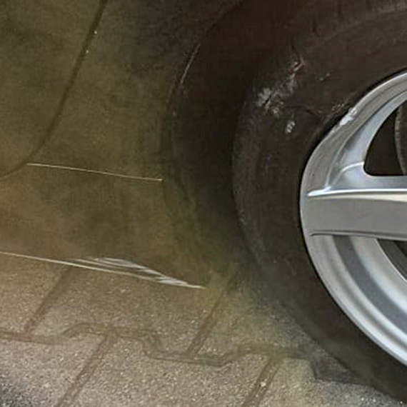 Mieszkaniec: Uszkodzona nawierzchnia na ulicy Wielkopolskiej zniszczya BMW. Miasto zareagowao dopiero po szkodzie