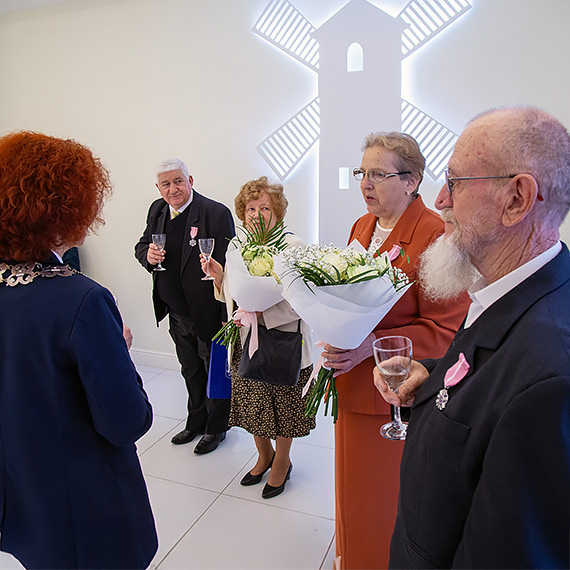 Zote Gody w winoujciu. Dwie pary uhonorowane medalami za dugoletnie poycie maeskie. Zobacz film!