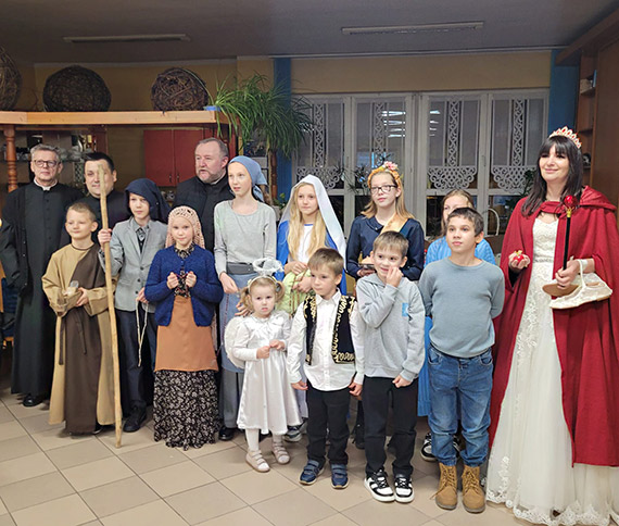 Bal Wszystkich Świętych w Świnoujściu: radość, muzyka i wspólna zabawa w Sanktuarium Chrystusa Króla