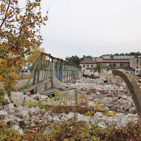 Rozpoczęło się wyburzanie budynku przy Karsiborskiej. Tu powstanie nowa Komenda Policji