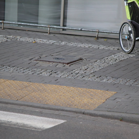 Niebezpieczna studzienka przy Corso. Zagroenie dla pieszych!