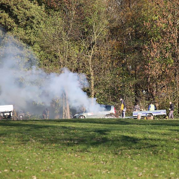 Przed 11 listopada: porzdki i przygotowania przy polanie „grillowej” przy basenie plnocnym
