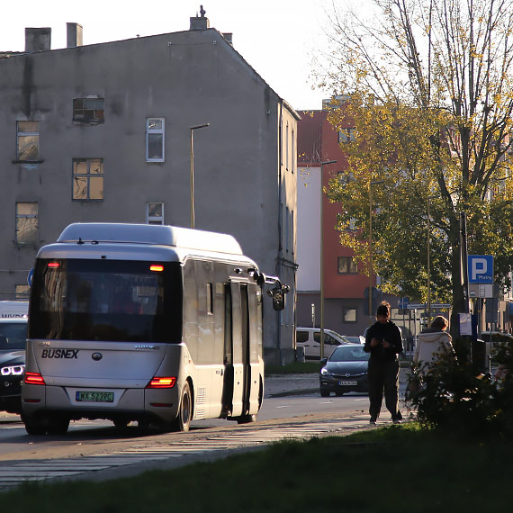 Nowoczesny, cichy i ekologiczny. Elektryczny autobus testowo wozi pasaerw po winoujciu