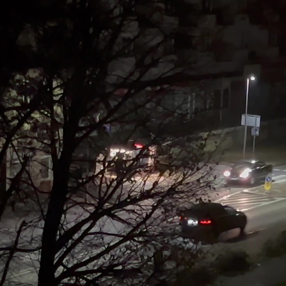 Niebezpieczny wybryk chuligaski na Konstytucji 3 Maja. Mieszkaniec nagra moment po incydencie. Zobacz film!