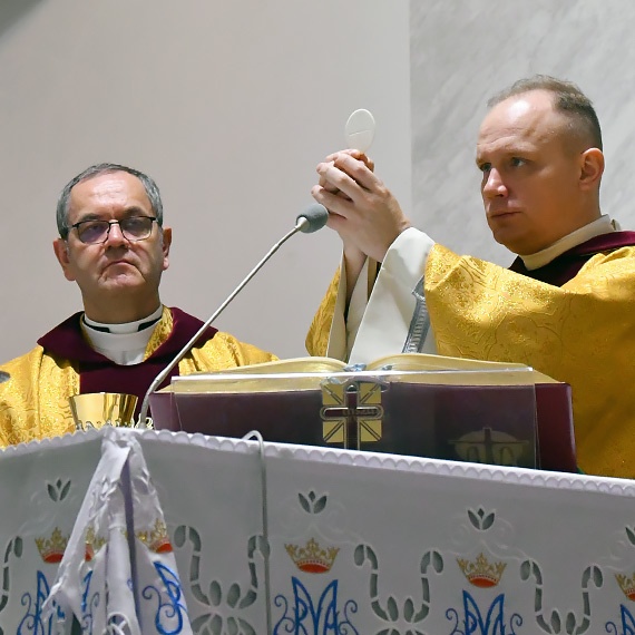 Z kocioa w witecznym pochodzie. winoujcie rozpoczo obchody wita Niepodlegoci modlitw i marszem