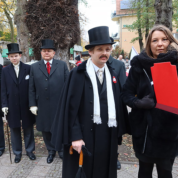 Z kocioa w witecznym pochodzie. winoujcie rozpoczo obchody wita Niepodlegoci modlitw i marszem