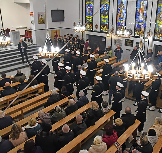 Z kocioa w witecznym pochodzie. winoujcie rozpoczo obchody wita Niepodlegoci modlitw i marszem