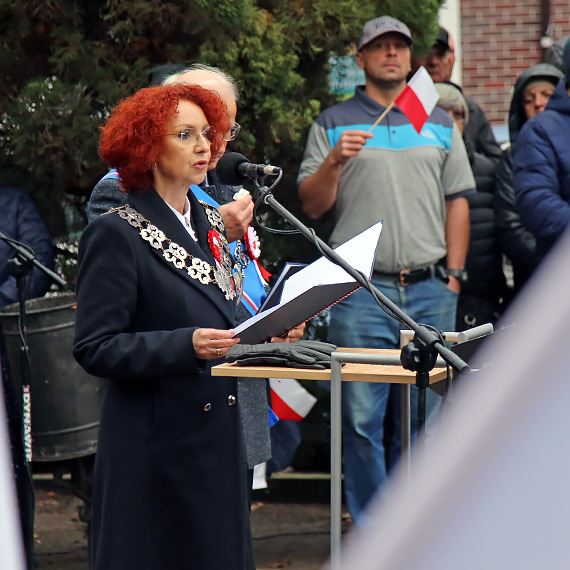 Na Placu Sowiaskim zabrzmia hymn. Uroczysta sesja Rady Miasta i hod dla bohaterw