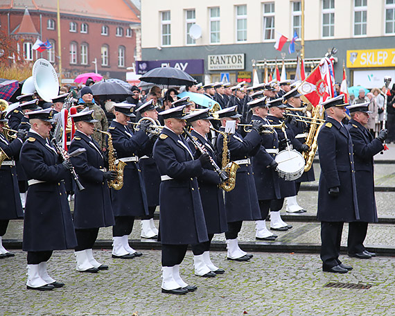 Na Placu Sowiaskim zabrzmia hymn. Uroczysta sesja Rady Miasta i hod dla bohaterw
