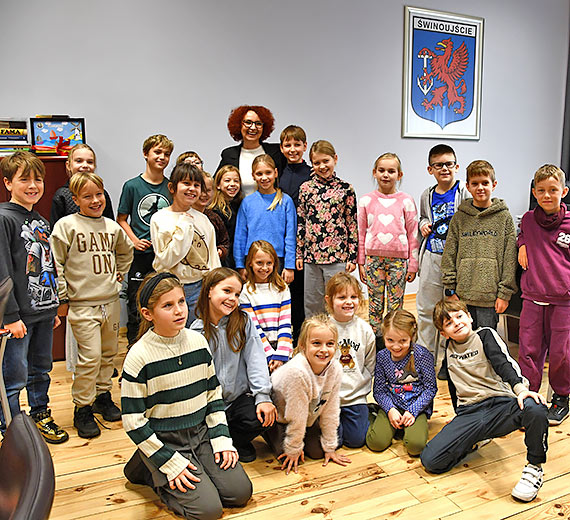 Uczniowie Fundacji LOGOS z wizyt w magistracie