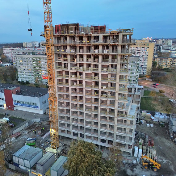 12 piter na banerze, 14 w rzeczywistoci? Mieszkacy licz i pytaj, co tu si waciwie buduje