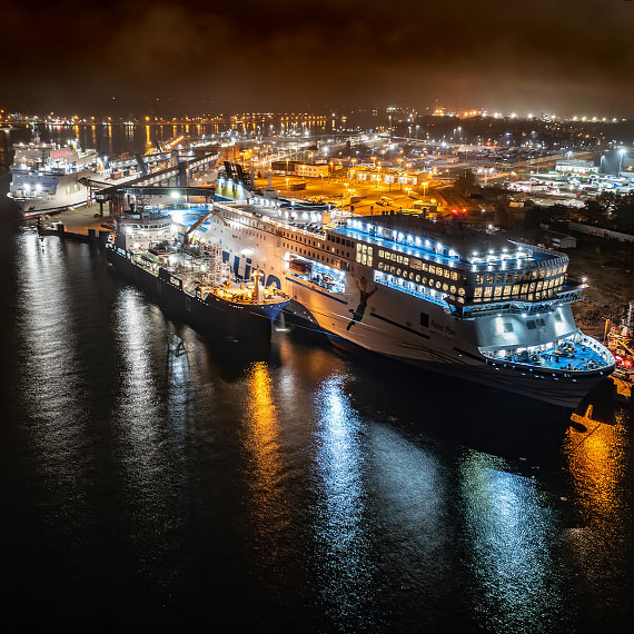 Premierowe operacje portowe w winoujciu