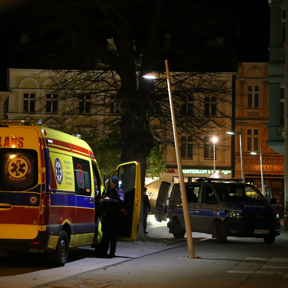 Lea na Placu Wolnoci. 65-latek pod wpywem alkoholu trafi pod opiek policji