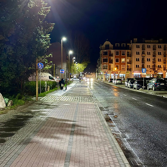 Janiej i oszczdniej na ulicach miasta. Stare oprawy lamp zastpowane energooszczdnymi