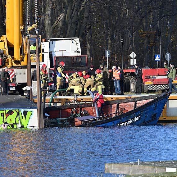 Fiasko pierwszego dnia podnoszenia wraku kutra w Basenie Pnocnym. Operacja bdzie kontynuowana jutro