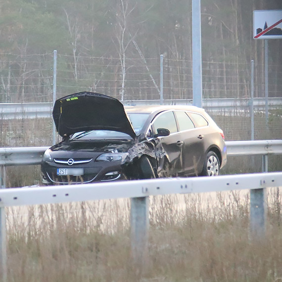 Dramatyczna pomyłka na S3 przed Świnoujściem. 31-latek wjechał pod prąd i zderzył się z oplem [2]
