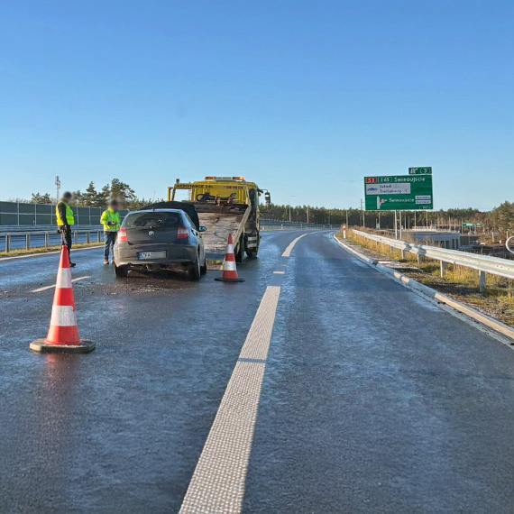 Dramatyczna pomyłka na S3 przed Świnoujściem. 31-latek wjechał pod prąd i zderzył się z oplem [4]
