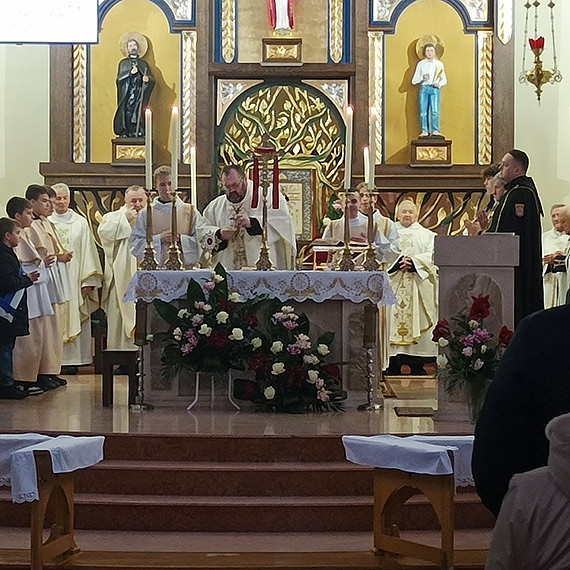 Zakończenie rekolekcji w świnoujskim sanktuarium w muzycznej oprawie parafialnej scholi [1]