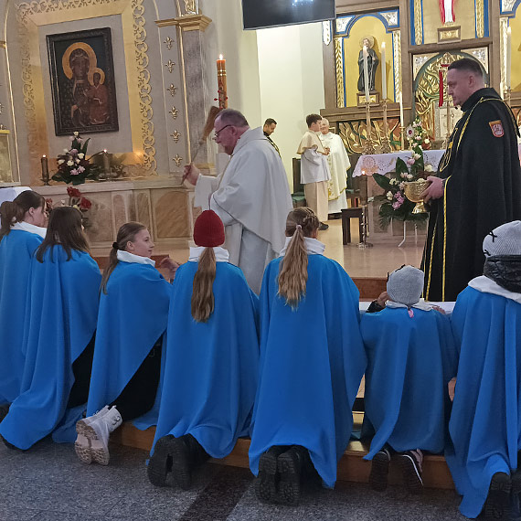 Zakończenie rekolekcji w świnoujskim sanktuarium w muzycznej oprawie parafialnej scholi [2]