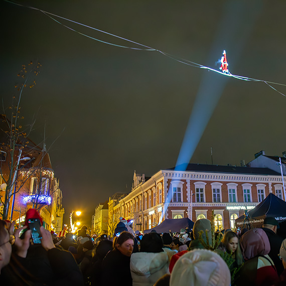 Mikoajki, e ho-ho-ho! winoujcie oficjalnie zainaugurowao boonarodzeniowe witowanie. Zobacz film!