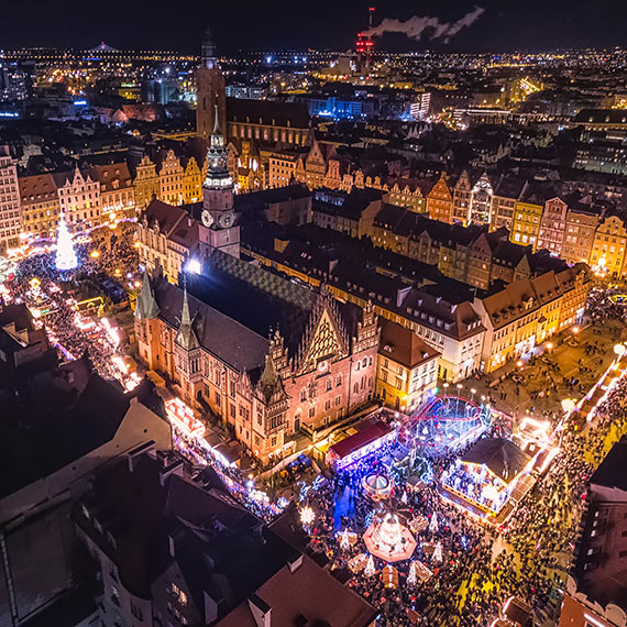 Polacy twierdz, e w tym roku najczciej wydadz na wita rednio od 200 do 500 z na osob