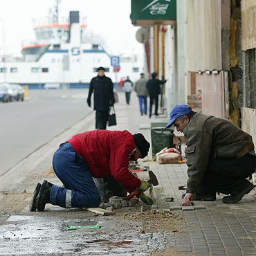 Poprawiali chodnik