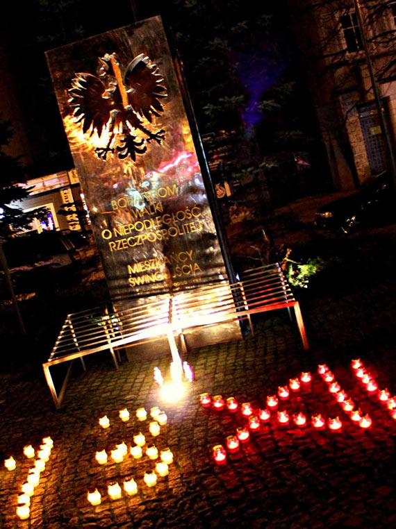 13 grudnia – wsplne zapalenie zniczy w rocznic wprowadzenia Stanu Wojennego