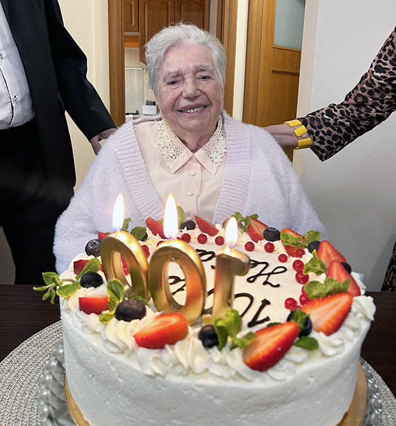 „Sto lat to za ma�o”. Wzruszaj�ce 100. urodziny Pani Henryki Szusto�