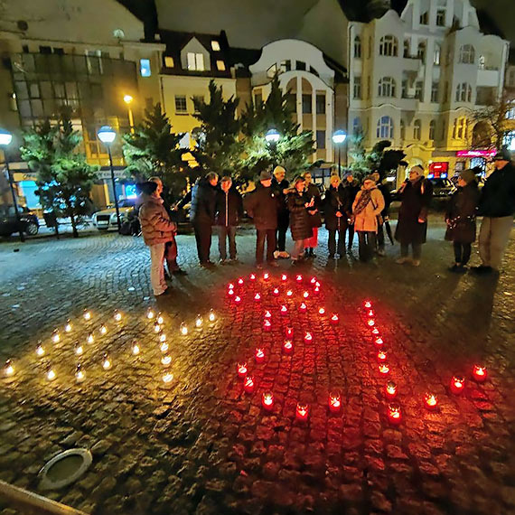 „Zabrano wolno��, zostawiono strach”. Mieszka�cy �winouj�cia uczcili rocznic� stanu wojennego