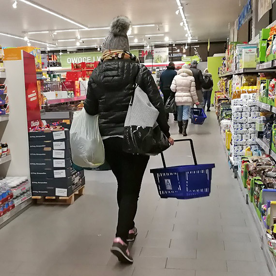 Polacy w tym roku na �wi�teczne zakupy spo�ywcze najcz�ciej przeznacz� �rednio od 100 do 300 z� na osob�