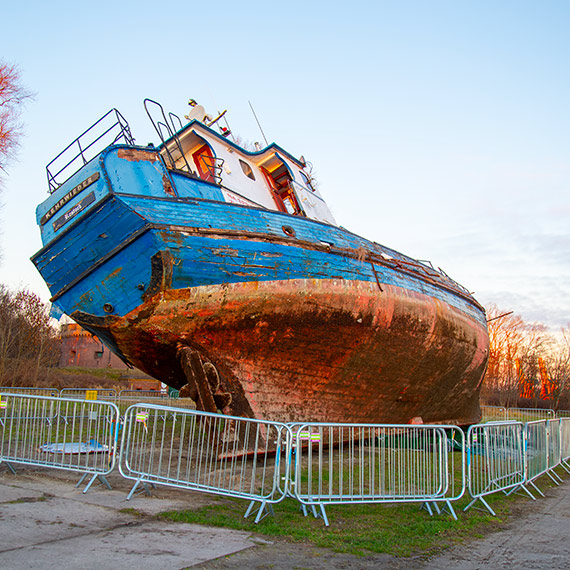 Kuter wyci�gni�ty z wody. Po cichu, bez rozg�osu