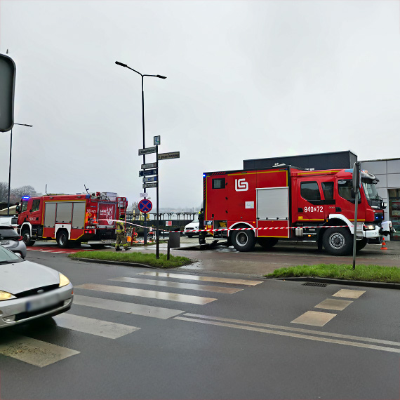 Trwaj� poszukiwania dw�ch zaginionych os�b w �winouj�ciu. S�u�by badaj� dno basenu zimowego