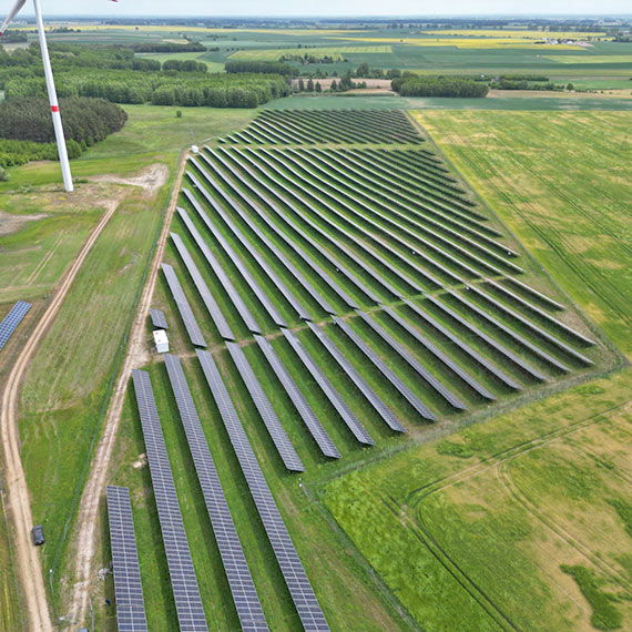Polski Zielony Fundusz inwestuje w fotowoltaik� i magazynowanie energii - pierwsza inwestycja w portfelu