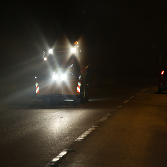 �lisko na drogach i chodnikach. Uwaga na nocne zamarzanie nawierzchni