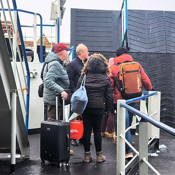 Awaria promu „Bielik II”. Rejs przerwany, pasa�erowie musieli si� przesi���