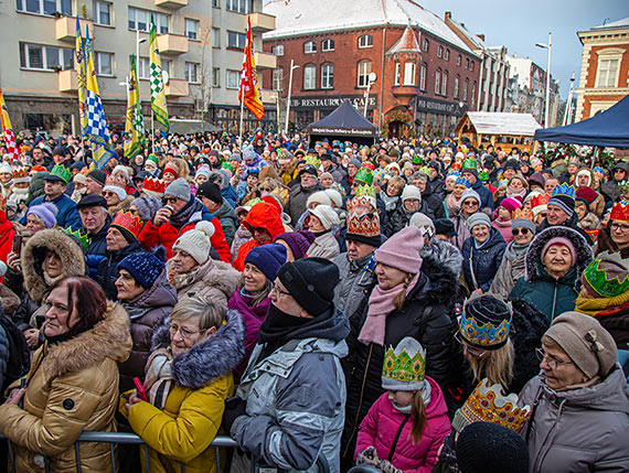 �winouj�cie przyj�o Trzech Kr�li po kr�lewsku. Zobacz film!