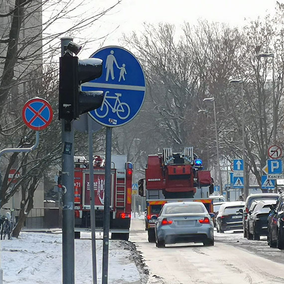 Stra�acy weszli do mieszkania przez okno. Pomoc dla m�czyzny przy ul. Ko�ciuszki