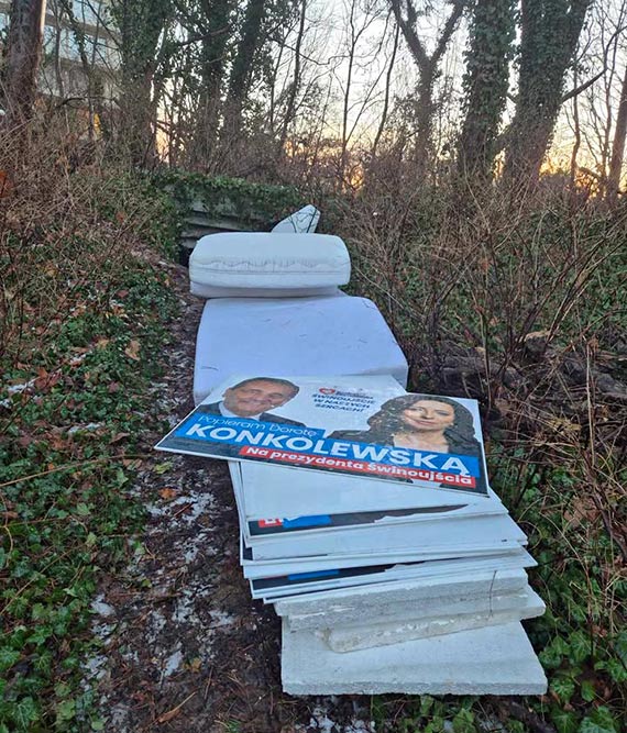 Samorz�dowcy: �murkiewicz i Konkolewska… le�� w lesie. Kampania 2024 wr�ci�a na styropianie