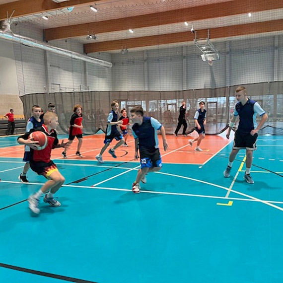 Igrzyska dzieci w pi�ce koszykowej ch�opc�w