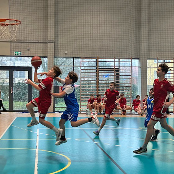 Igrzyska dzieci w pi�ce koszykowej ch�opc�w