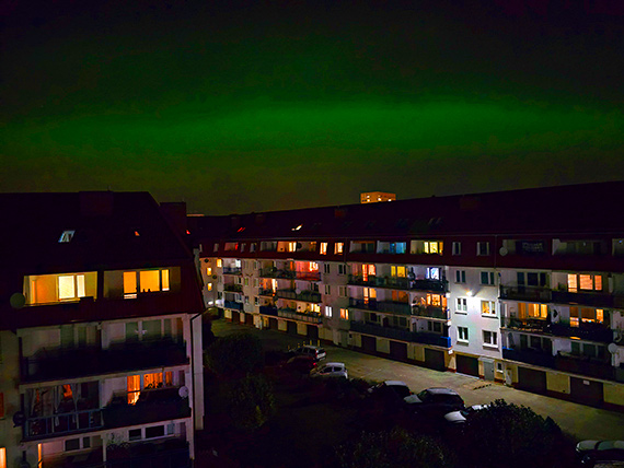 Spektakularna zorza polarna nad �winouj�ciem, kolorowy pokaz energii S�o�ca i jak samodzielnie uchwyci� to na zdj�ciu