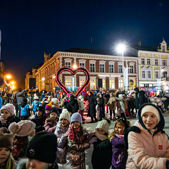 �winouj�cie robi swoje. We wtorek zap�on�o serce WO�P na Placu Wolno�ci