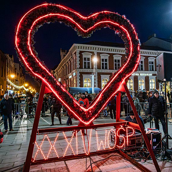 ¦winouj¶cie robi swoje. We wtorek zap³onê³o serce WO¦P na Placu Wolno¶ci