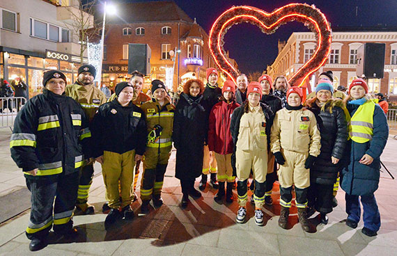 ¦winouj¶cie robi swoje. We wtorek zap³onê³o serce WO¦P na Placu Wolno¶ci