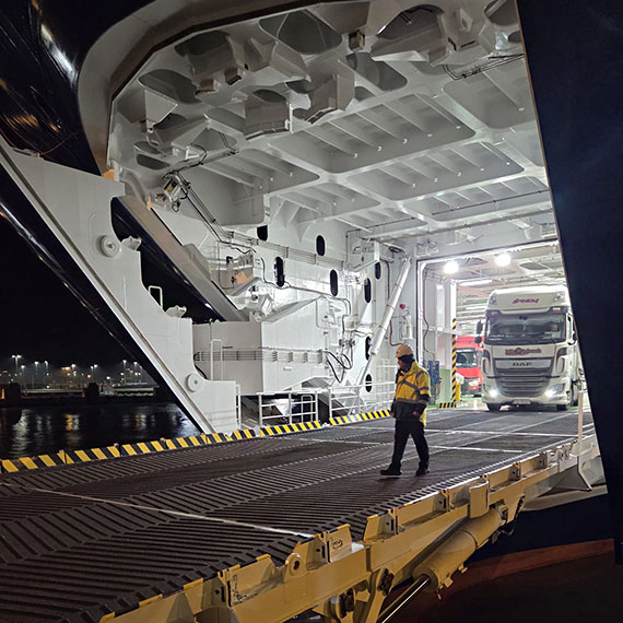 Jantar Unity bezpiecznie dop�yn�� do Trelleborga i w�a�nie wraca do �winouj�cia