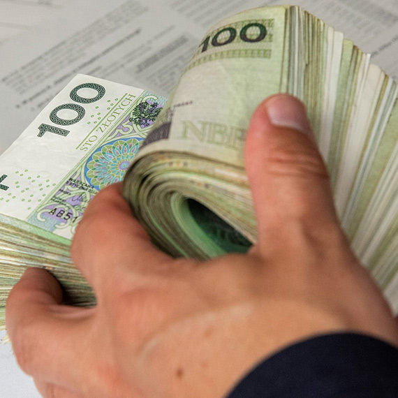 Darowizna pieni�na od najbli�szych. Eksperci ostrzegaj� przed pu�apkami w przepisach