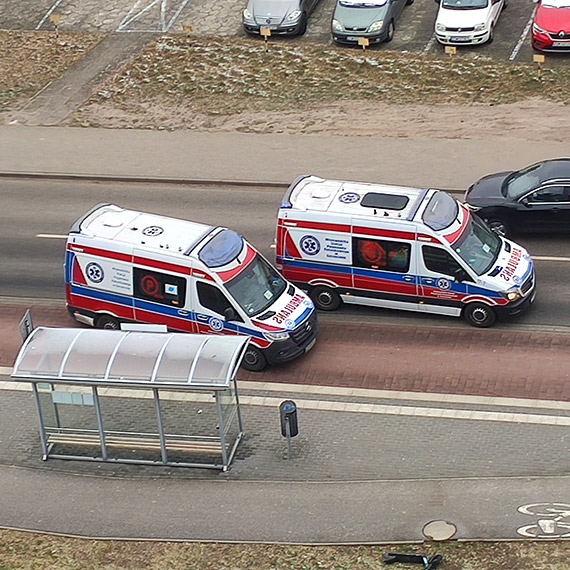 Reanimacja na przystanku na Osiedlu Zachodnim. Walka o życie starszego mężczyzny