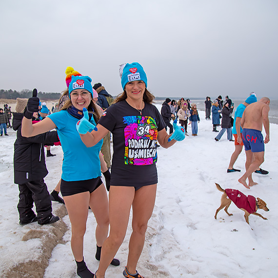 Morsy dla WO�P wesz�y do lodowatej wody. By�y brawa, dzieci i zagraniczni tury�ci. Zobacz film!