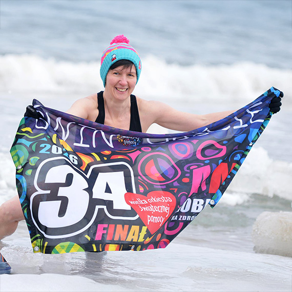 Morsy dla WO�P wesz�y do lodowatej wody. By�y brawa, dzieci i zagraniczni tury�ci. Zobacz film!