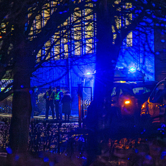 Bijatyka z u�yciem gazu przy szkole przy ulicy Witosa. Interweniowa�y policja i pogotowie